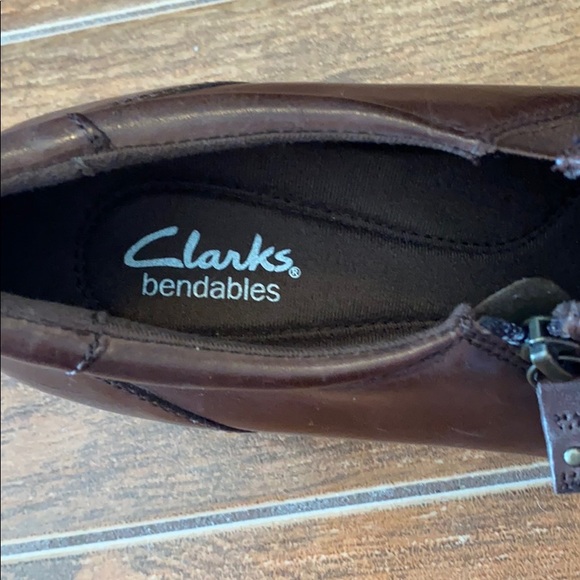 Brown clarks clog style bootie w/ zipper size 9.5 - Picture 2 of 10
